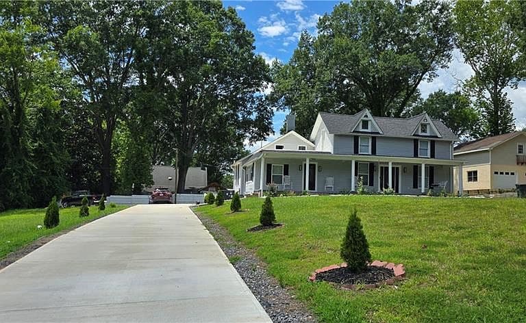 Listing photo 2