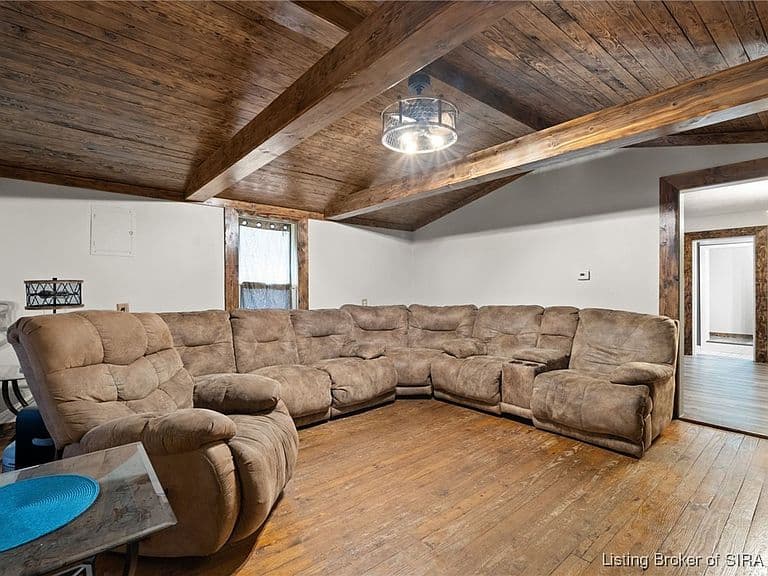 Listing photo 4