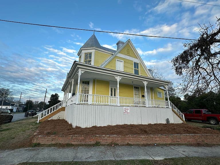 Listing photo 2