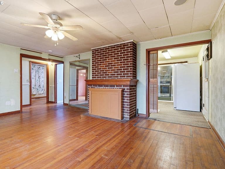 Listing photo 5