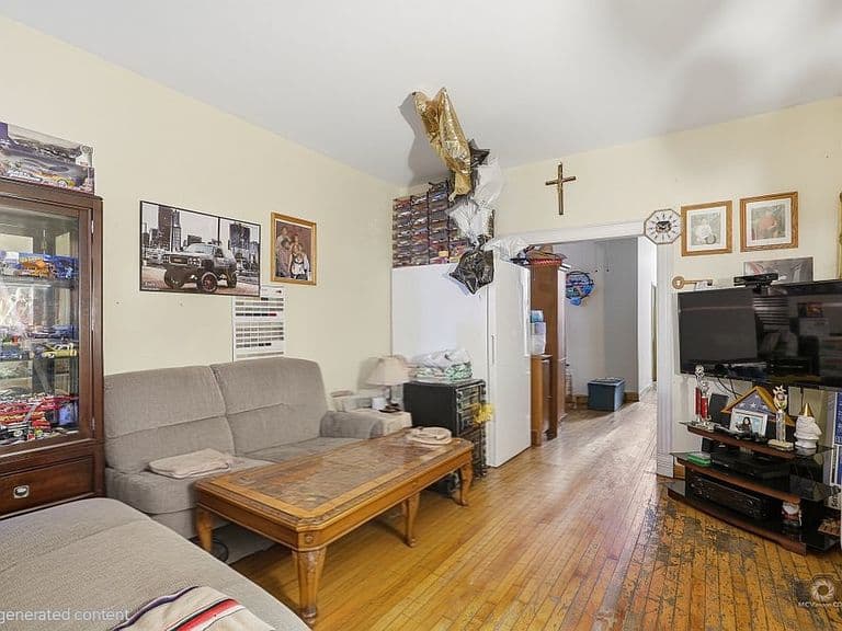 Listing photo 2