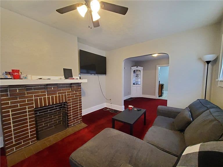Listing photo 3