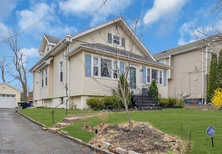 Listing photo 2