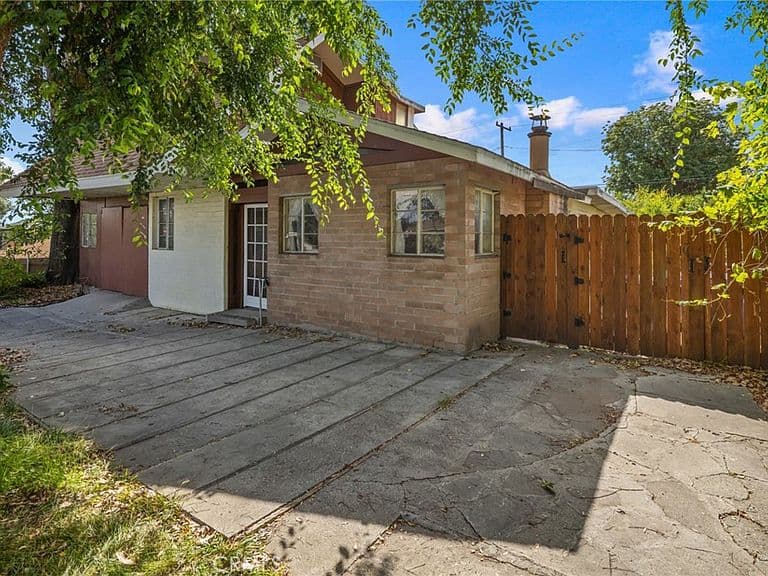 Listing photo 5