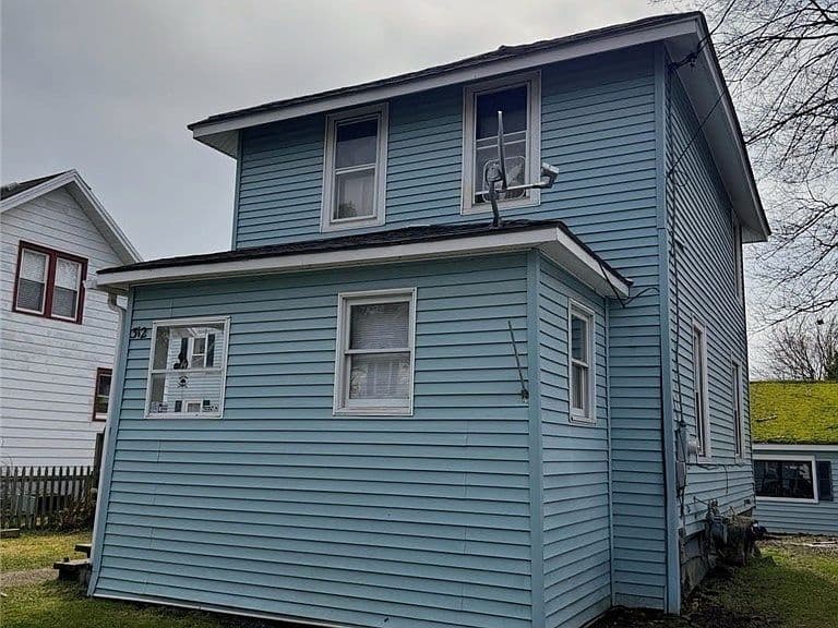 Listing photo 2