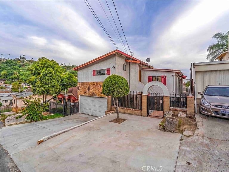 Listing photo 3