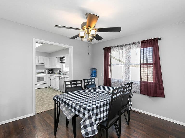 Listing photo 5
