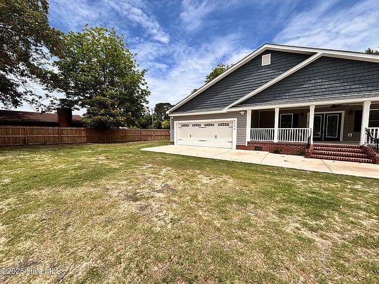Listing photo 5