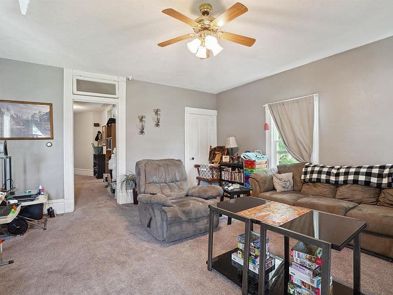 Listing photo 3