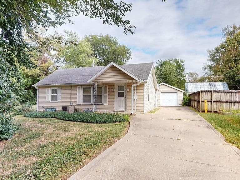Listing photo 2