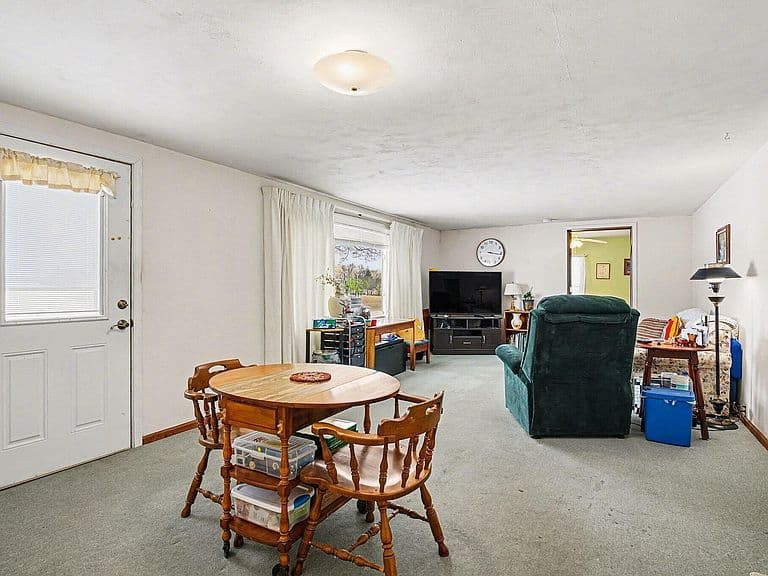 Listing photo 5