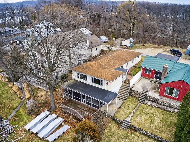 Listing photo 3