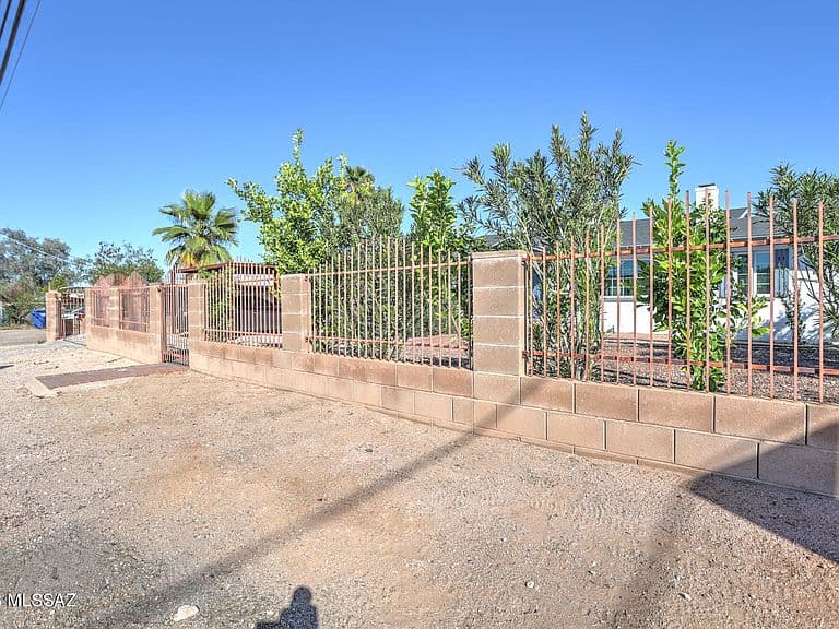 Listing photo 4