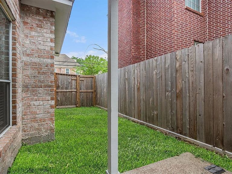 Listing photo 5