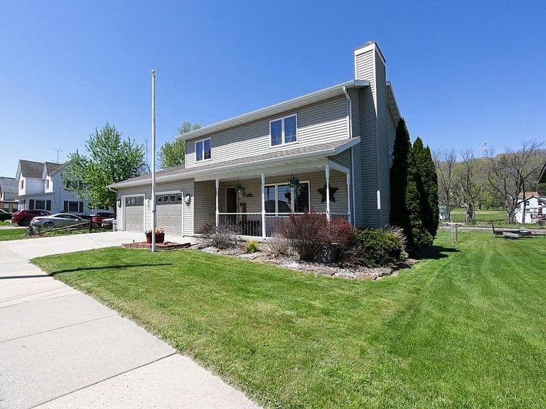 Listing photo 2