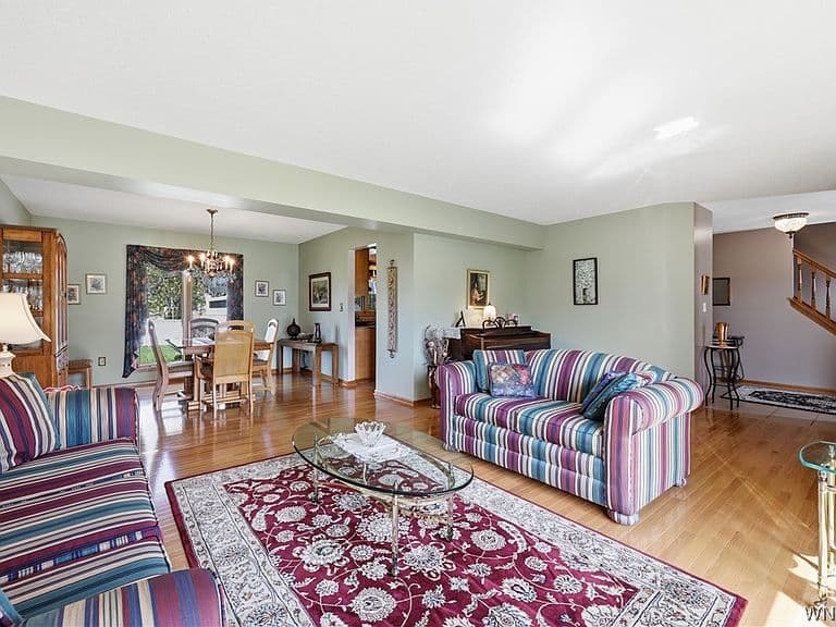 Listing photo 5