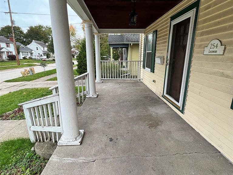 Listing photo 2