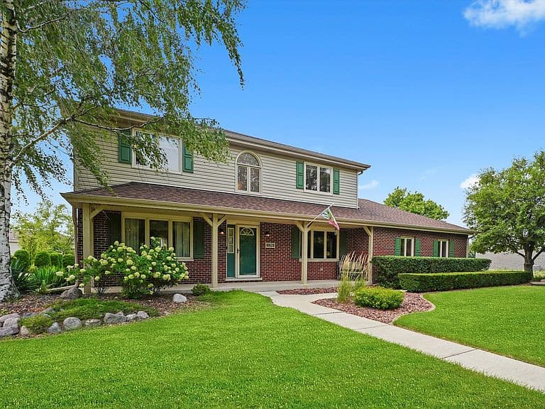 Listing photo 3