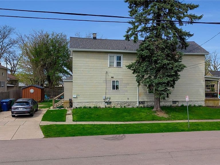 Listing photo 3