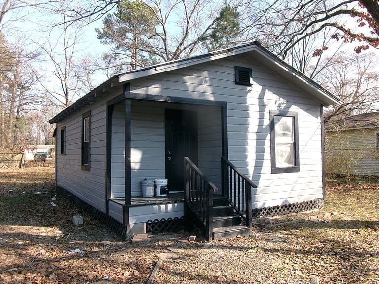 Listing photo 2