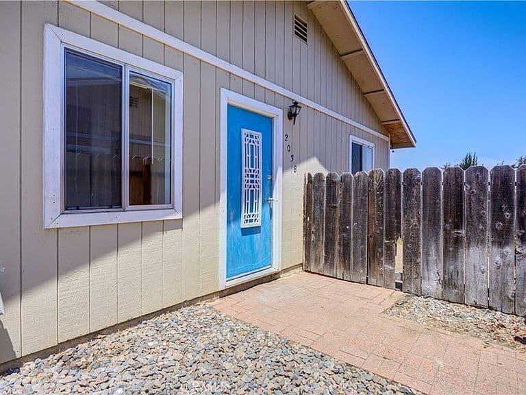 Listing photo 3