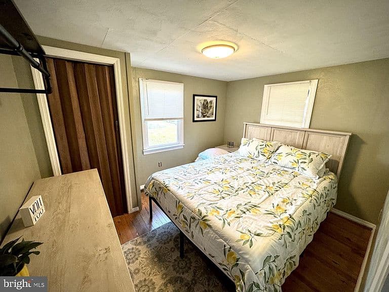 Listing photo 5