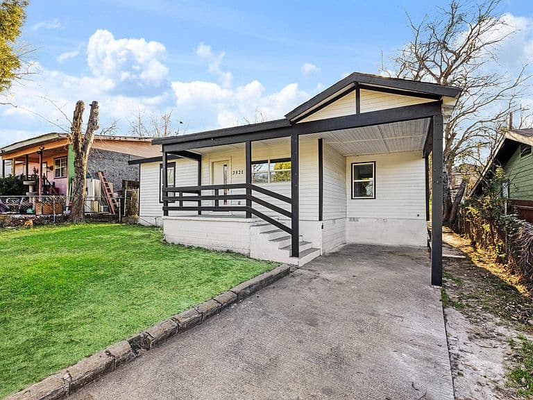 Listing photo 3