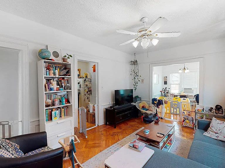 Listing photo 3