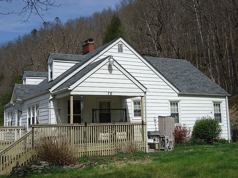 Listing photo 2
