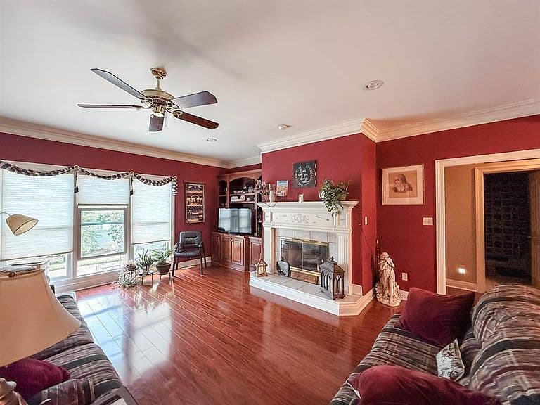 Listing photo 5