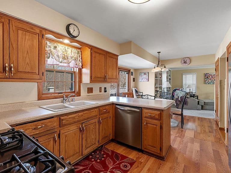 Listing photo 3