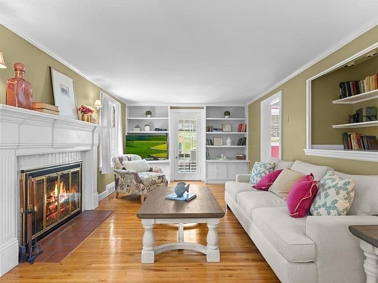 Listing photo 2
