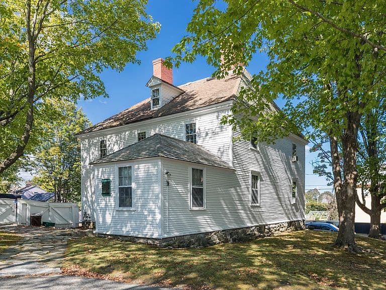 Listing photo 4