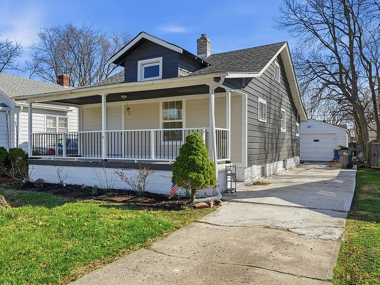 Listing photo 2