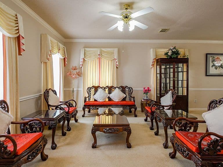 Listing photo 3