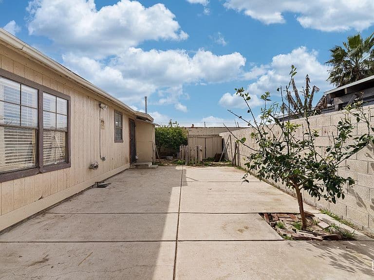 Listing photo 5