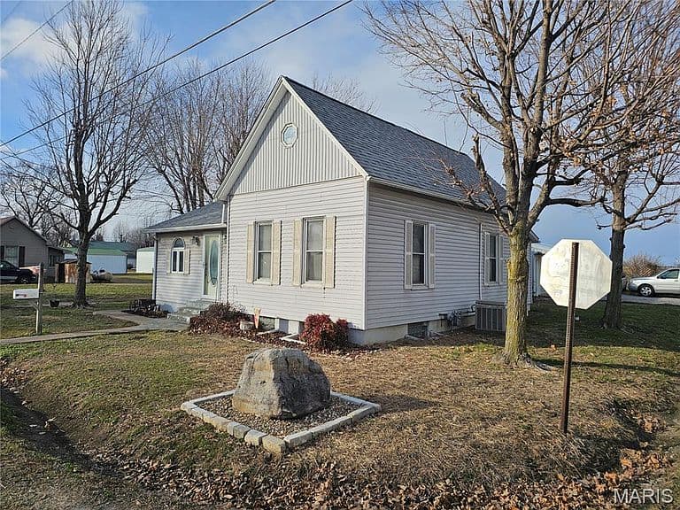 Listing photo 3