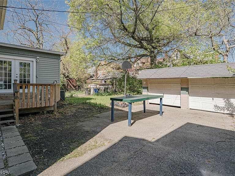 Listing photo 5
