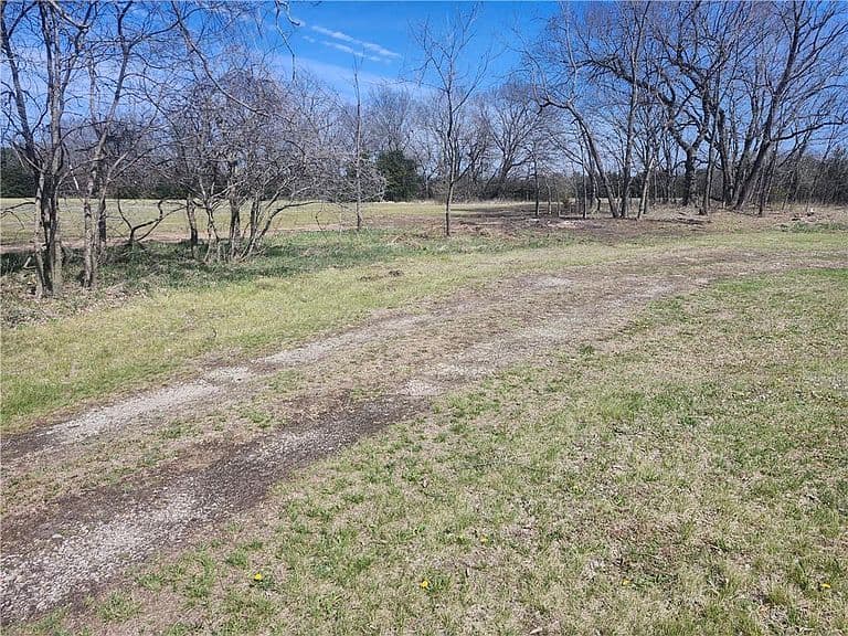 Listing photo 5