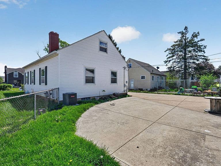 Listing photo 5