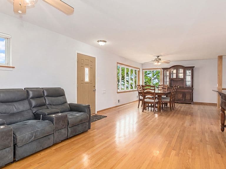 Listing photo 5