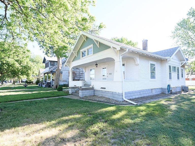 Listing photo 2
