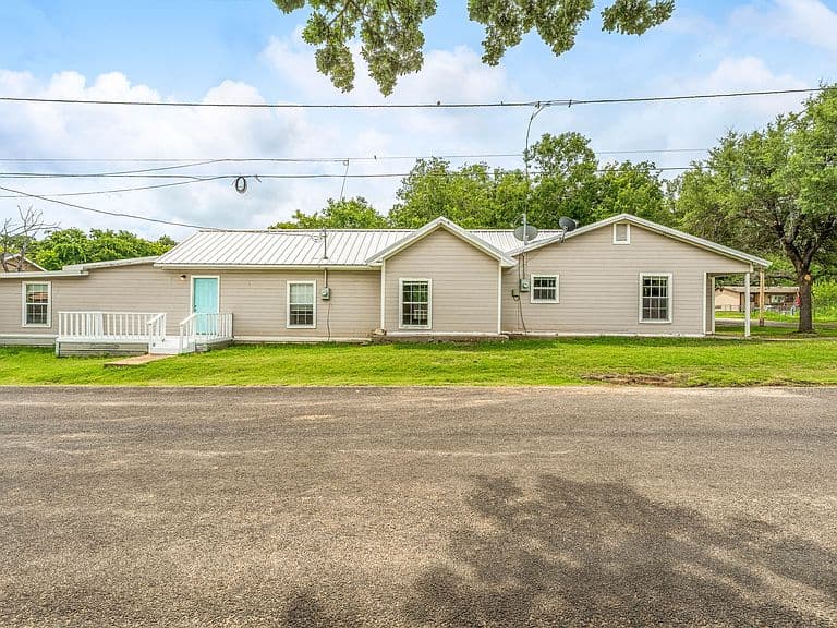 Listing photo 4