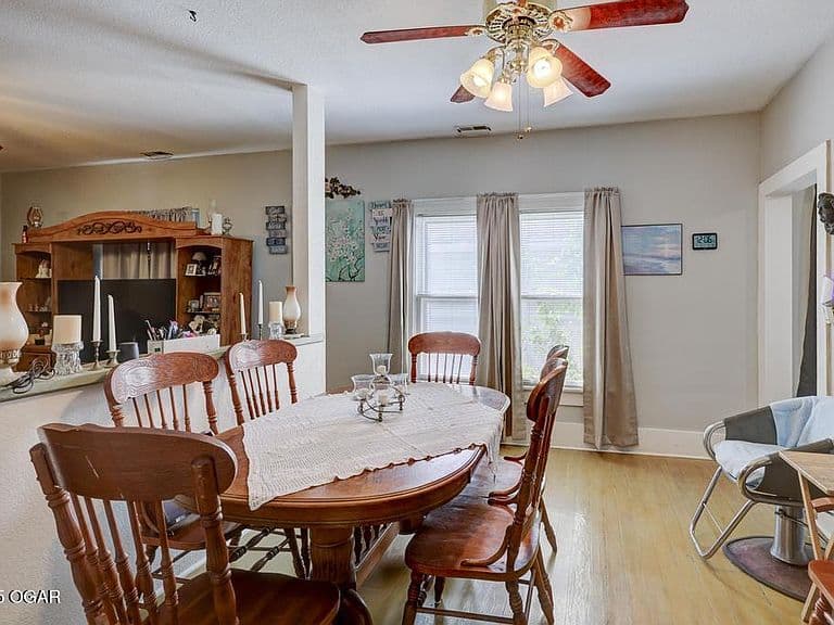 Listing photo 5