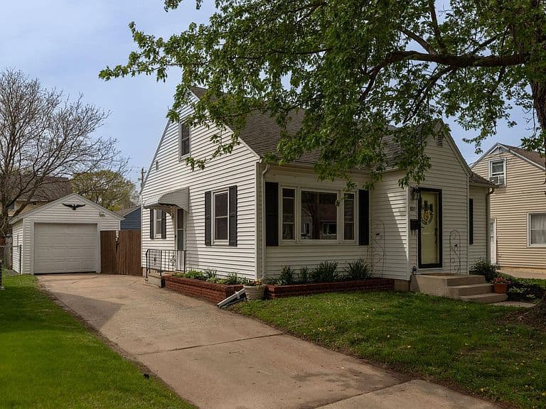 Listing photo 2