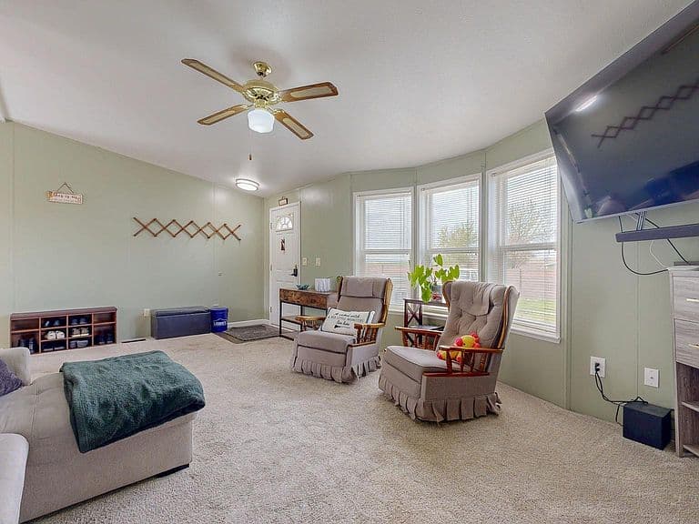 Listing photo 5