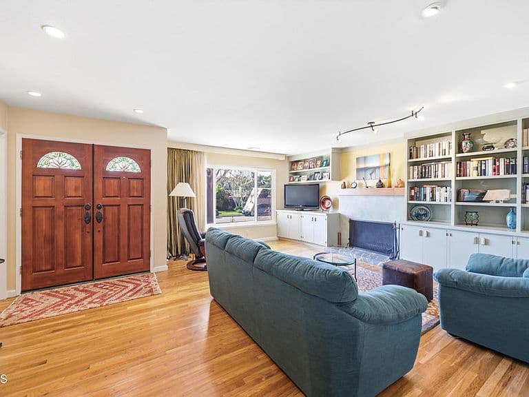 Listing photo 3