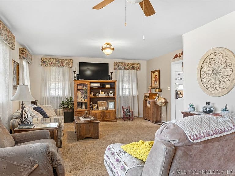 Listing photo 3
