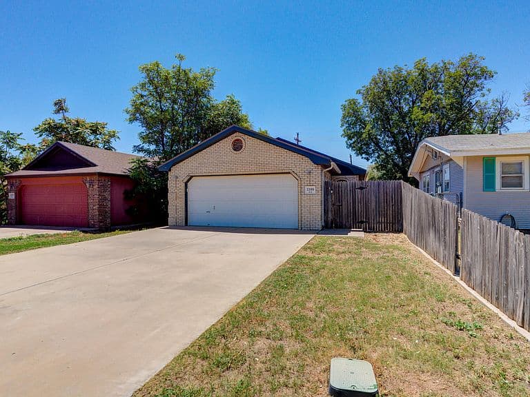 Listing photo 3
