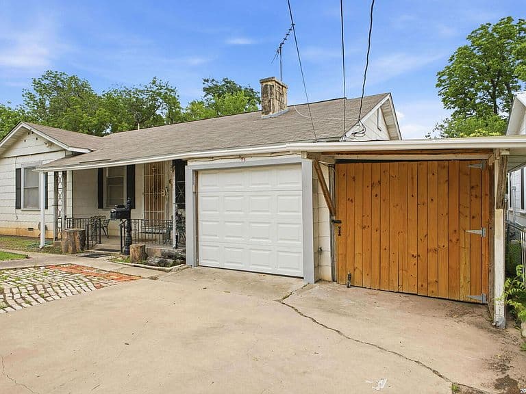 Listing photo 4